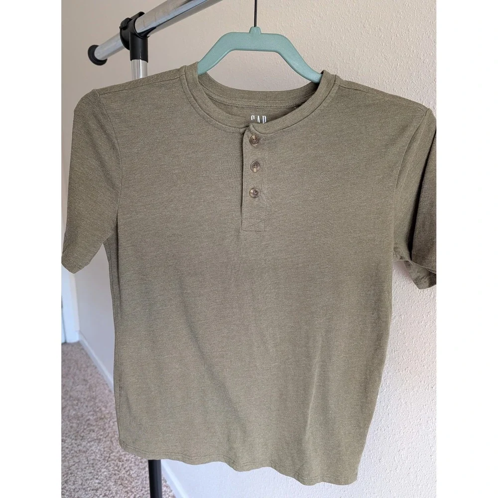 Gap Kids Boys XL 14/16 Short Sleeve Henley Shirt Olive Green Heathered GKFH B17K